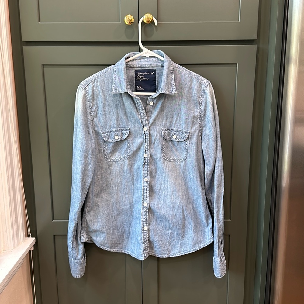 American Eagle Chambray button up